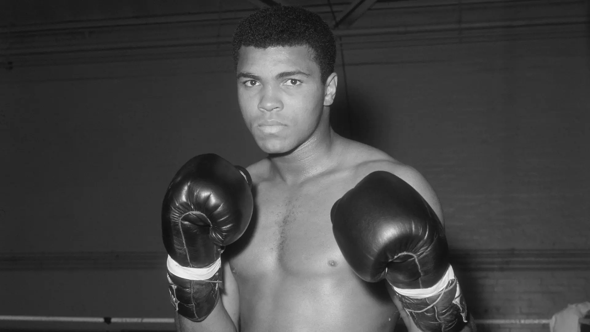 World heavyweight boxing champion Muhammad Ali in training at the Royal Artillery Gymnasium in London for his upcoming fight with British champion Henry Cooper, against whom he must defend his title. (Photo by Trevor Humphries/Getty Images)