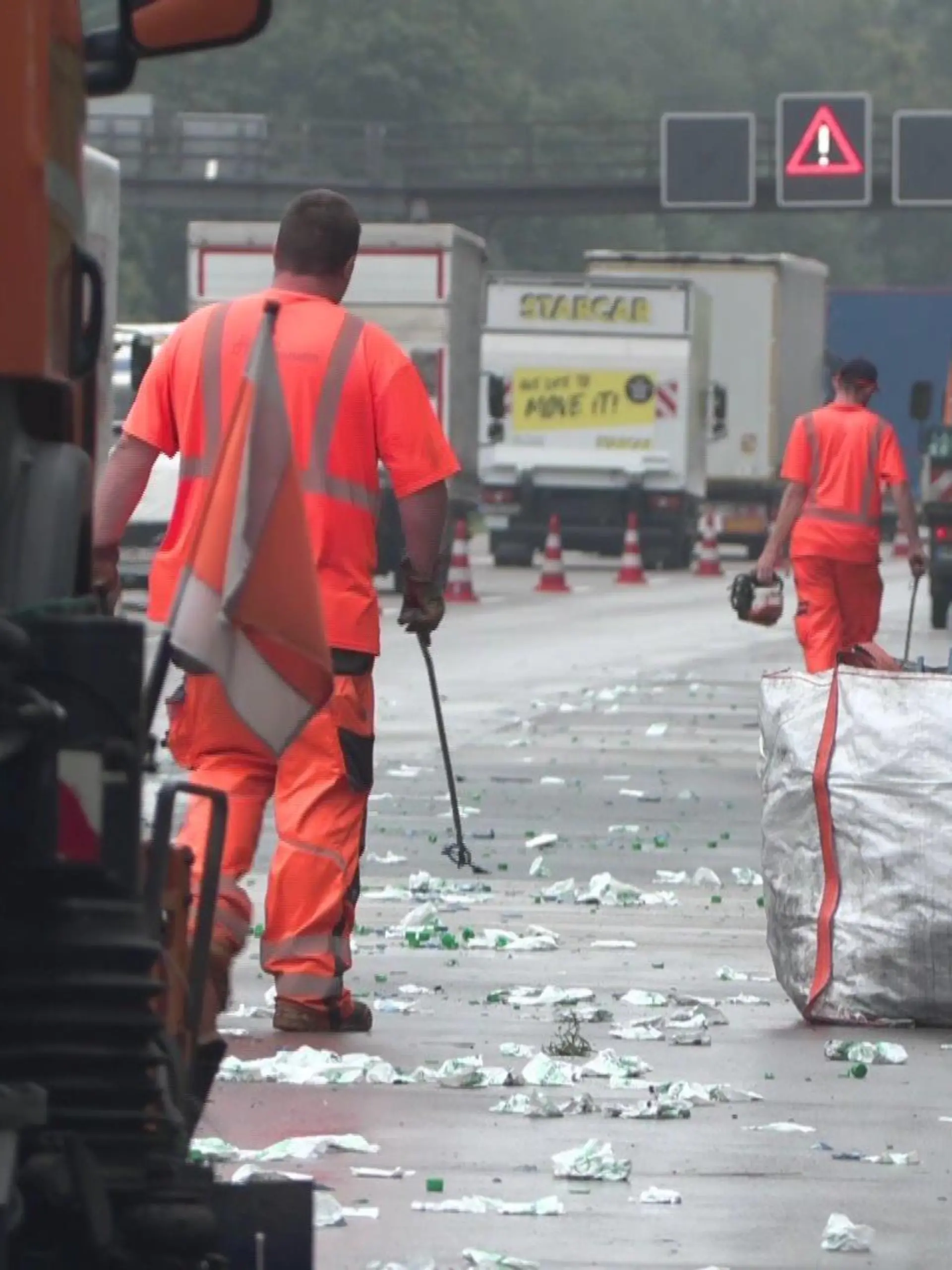 Die Räumungsarbeiten auf der A1 dauerten mehrere Stunden.