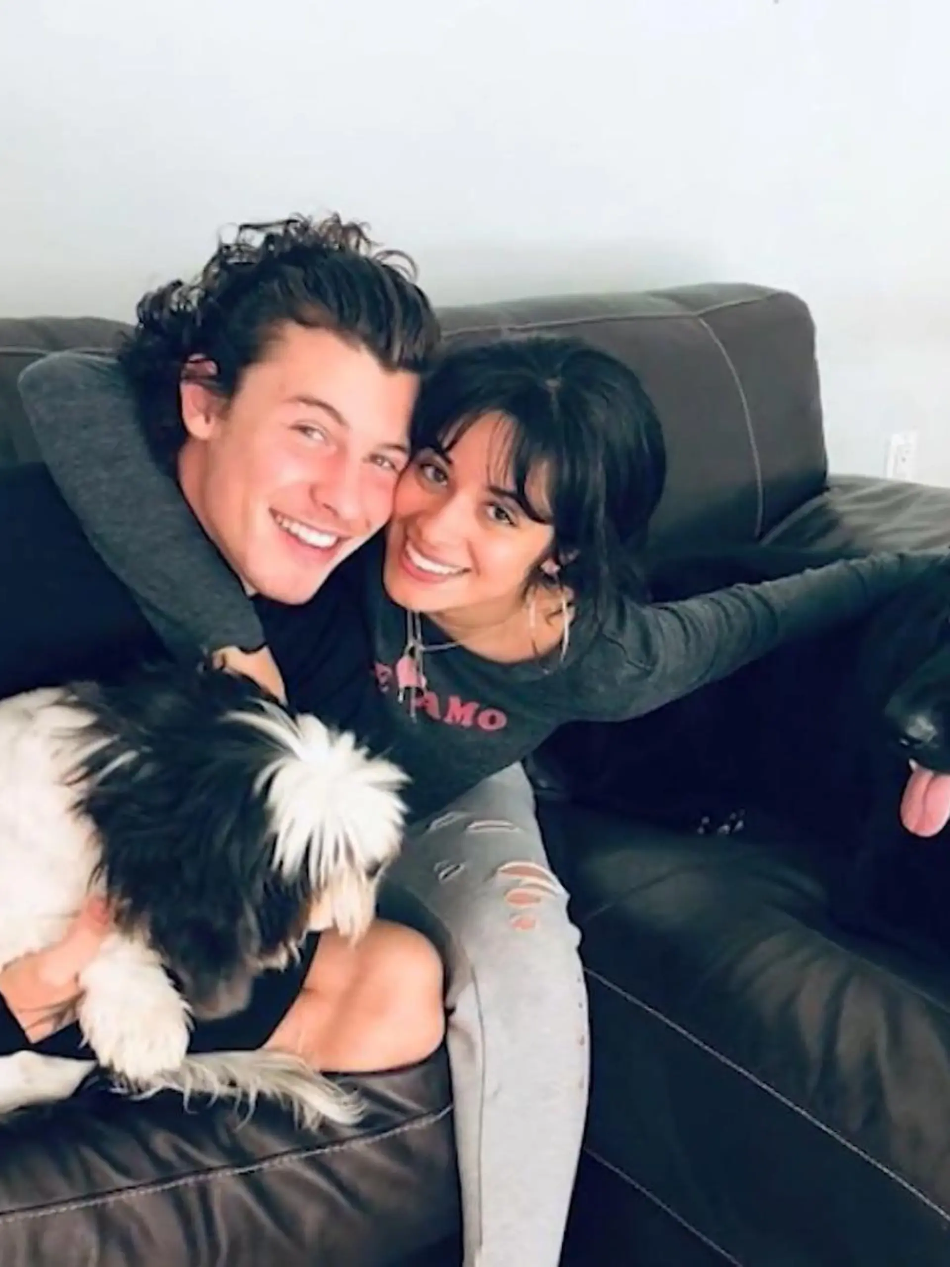 Bild zu: "Camila Cabello und Shawn Mendes beim Knutschen erwischt"