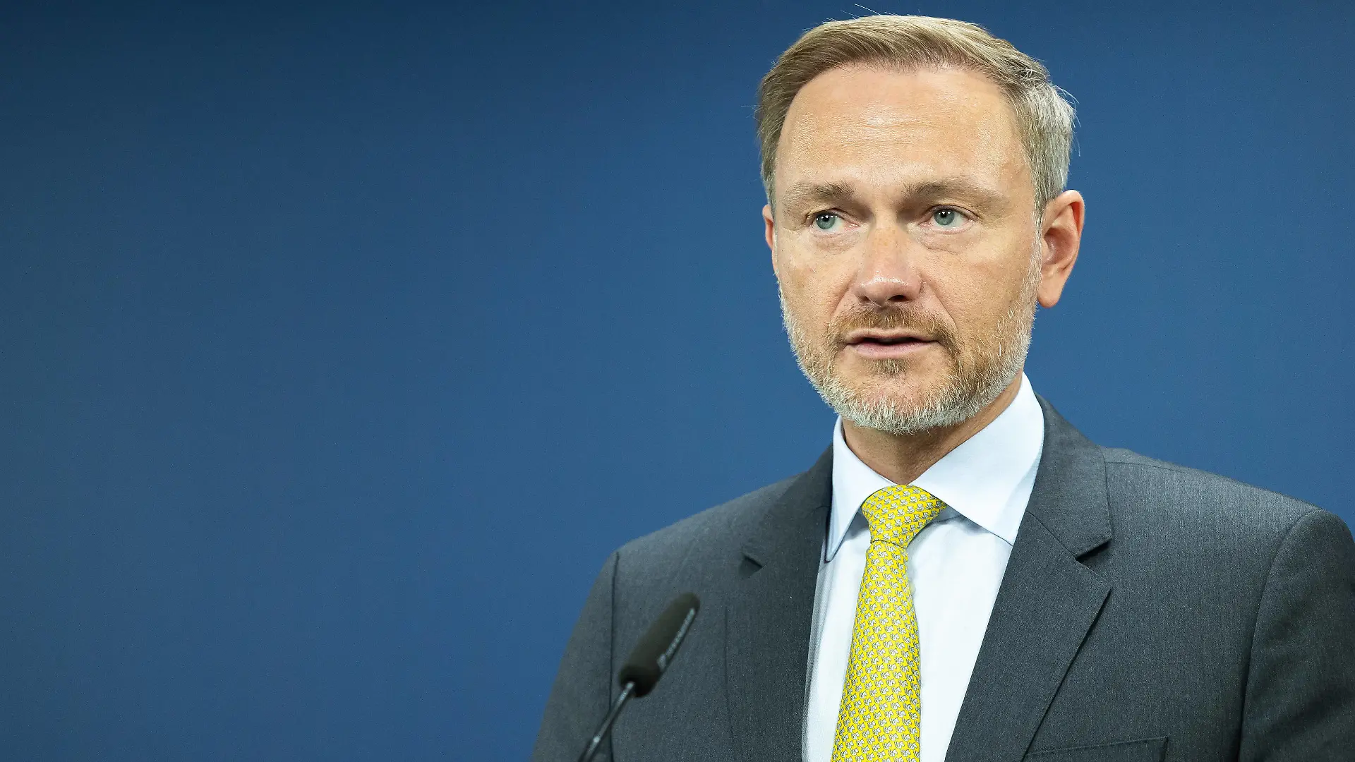  Bundesfinanzminister Christian Lindner haelt eine Pressekonferenz zu den Ergebnissen des Bundeskabinetts in Berlin, 14.09.2022. Berlin Germany *** Federal Finance Minister Christian Lindner holds a press conference on the results of the federal cabinet in Berlin, 14 09 2022 Berlin Germany Copyright: xLeonxKuegelerx