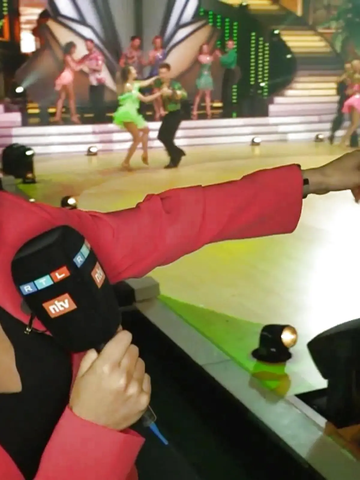 Profitänzerin Renata Lusin backstage bei "Let's Dance": Wie laufen die Salsa-Proben?