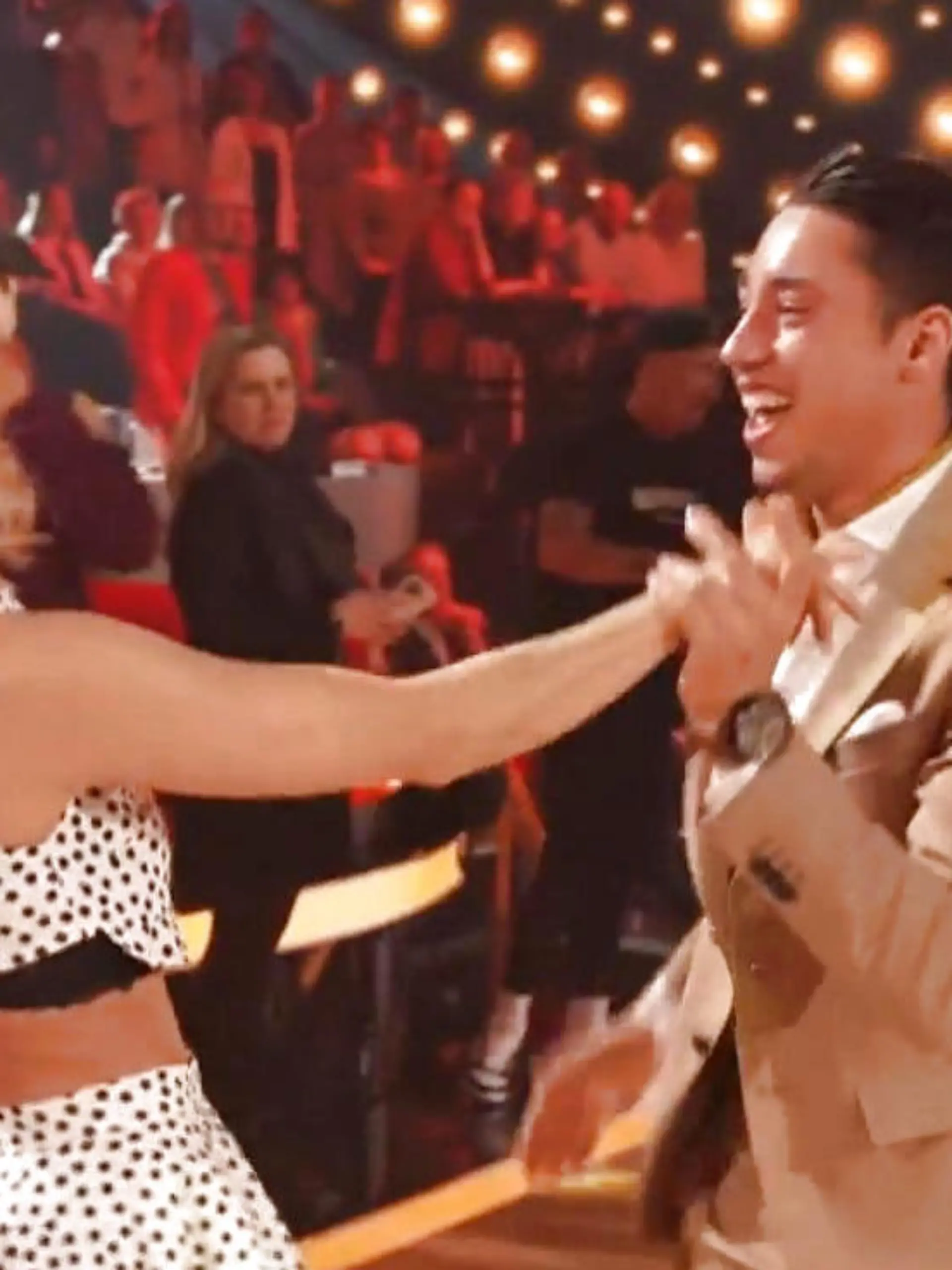 Wieder im "Let's Dance"-Fieber! Kathrin Menzinger und René Casselly legen in der Werbepause eine heiße Sohle aufs Parkett