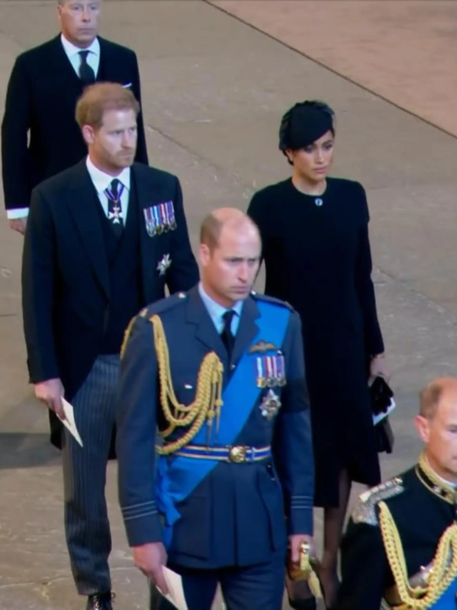 Bild zu: "Wie sich Harry und Meghan Kraft geben"