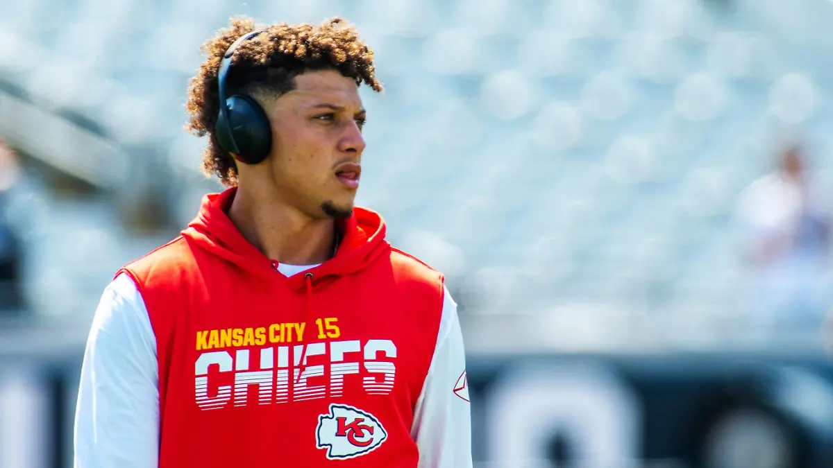 September 5, 2019, Jacksonville, Florida, USA: Kansas City Chiefs quarterback PATRICK MAHOMES (15) listens to music while standing on the field for pregame warm ups at TIAA Bank Field in Jacksonville, Florida. Kansas City Chiefs defeated Jacksonville Jaguars 40-26. NFL, American Football Herren, USA 2019: Kansas City at Jacksonville  - ZUMAj300 20190905_zaf_j300_094 Copyright: xMichaelxJohnsonx