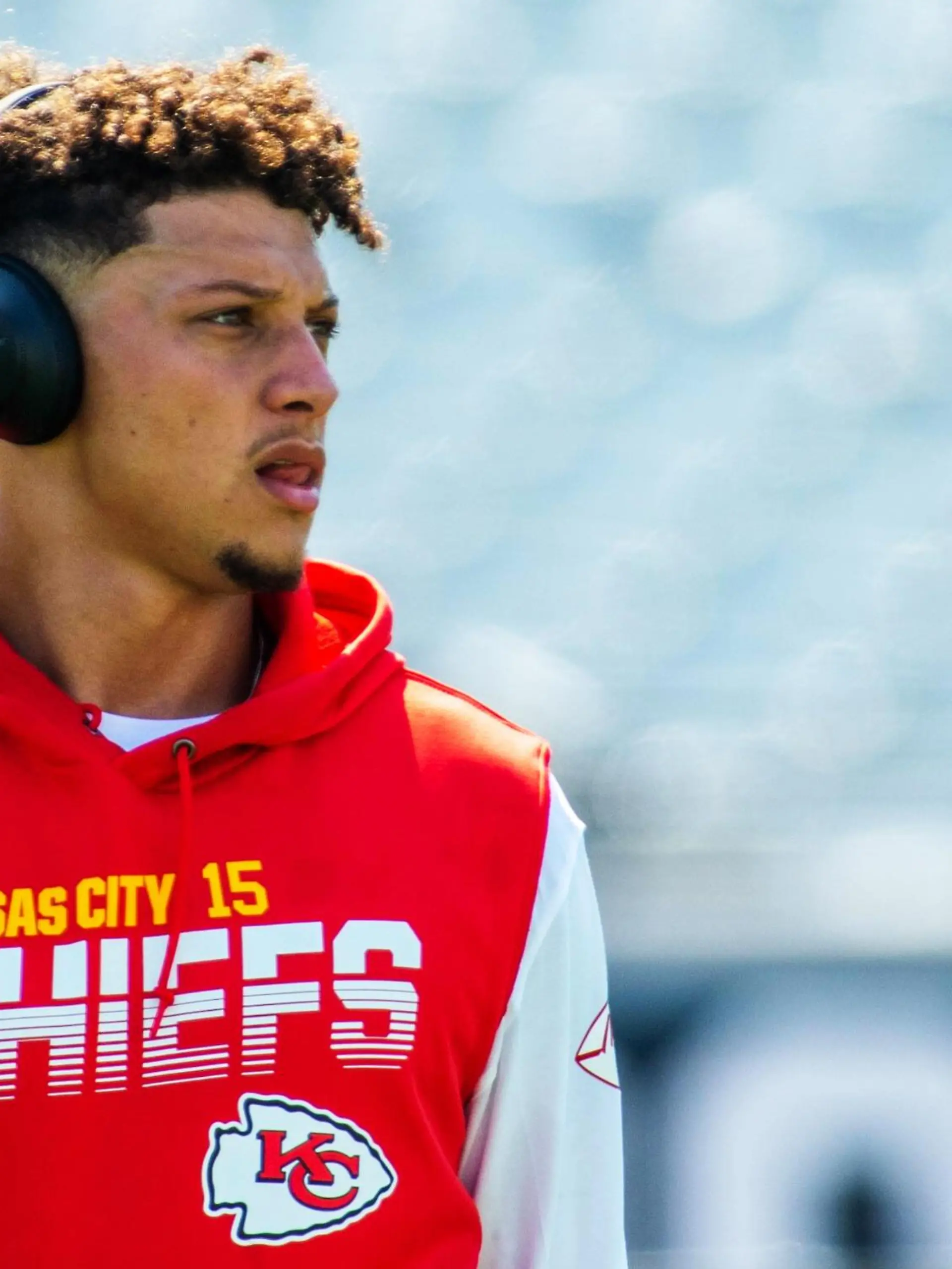 September 5, 2019, Jacksonville, Florida, USA: Kansas City Chiefs quarterback PATRICK MAHOMES (15) listens to music while standing on the field for pregame warm ups at TIAA Bank Field in Jacksonville, Florida. Kansas City Chiefs defeated Jacksonville Jaguars 40-26. NFL, American Football Herren, USA 2019: Kansas City at Jacksonville - ZUMAj300 20190905_zaf_j300_094 Copyright: xMichaelxJohnsonx