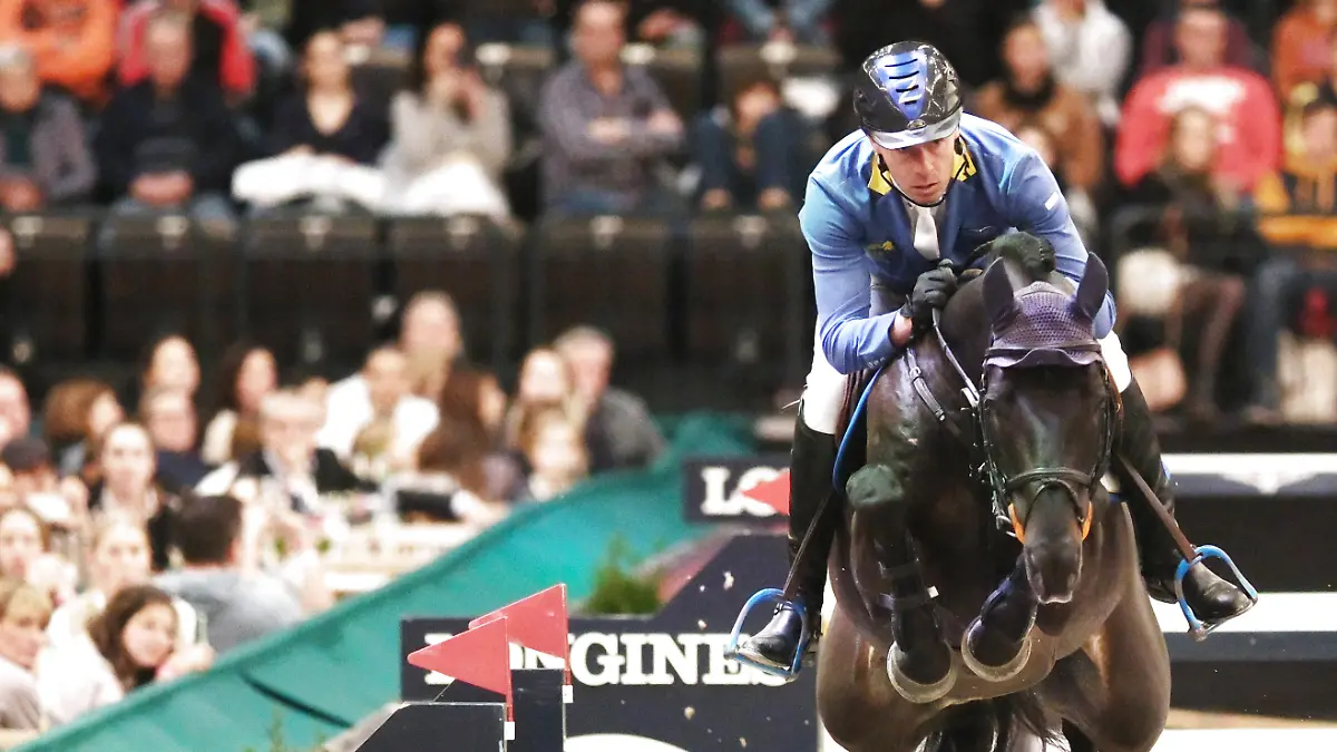 Pferdesport, Springreiten, Weltcup, Messe Leipzig: Christian Ahlmann aus Deutschland reitet Solid Gold Z.
