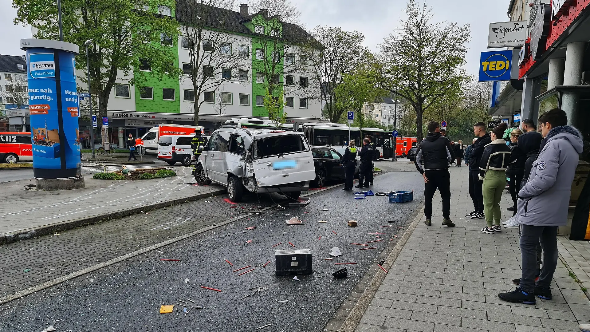 VU Pkw mit Bus