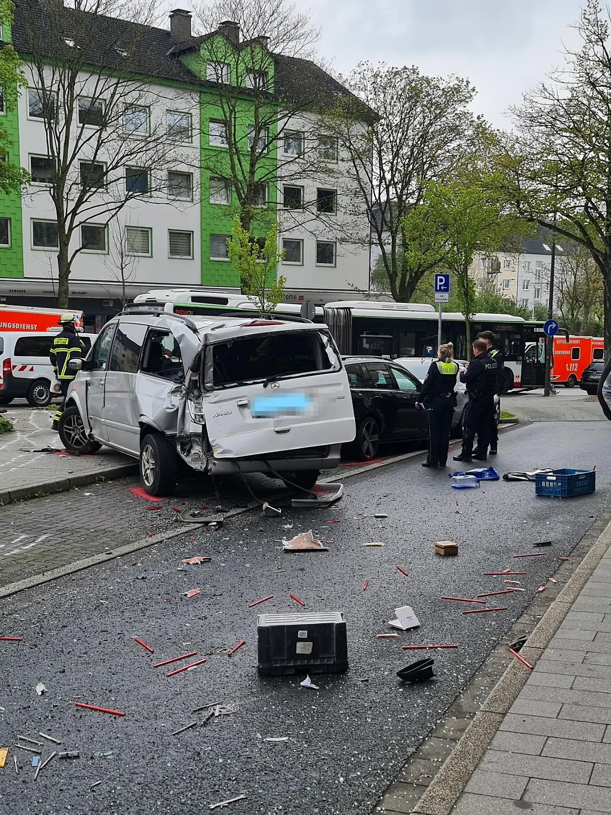 VU Pkw mit Bus