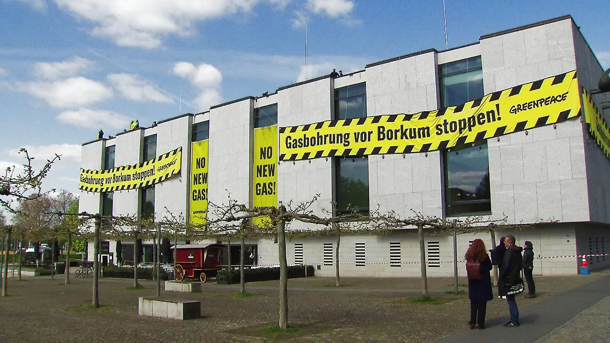 Greenpeace protestiert gegen eine Gasbohrung vor der Nordseeinsel Borkum.