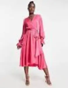 Midikleid aus Satin in Rosa mit Wickeldetail