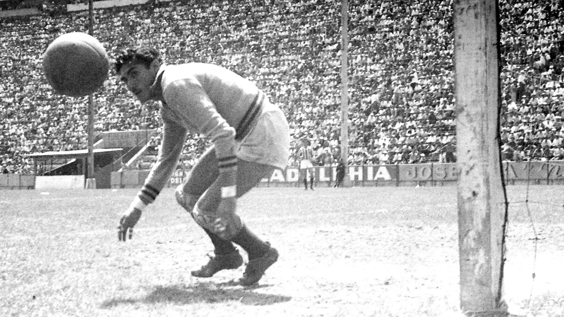 137041216MMX_SEL_MEX_CARBAJAL Foto del Jugador Antonio Carbajal de la Seleccion Mexicana en 1954 1954/MEXSPORT/David Leah CIUDAD DE MEXICO CIUDAD DE MEXICO MEXICO PUBLICATIONxNOTxINxMEXxCHNxRUS Copyright: xANTONIOxCARBAJALx1954x 137041216MMX_SEL_MEX_CARBAJAL591