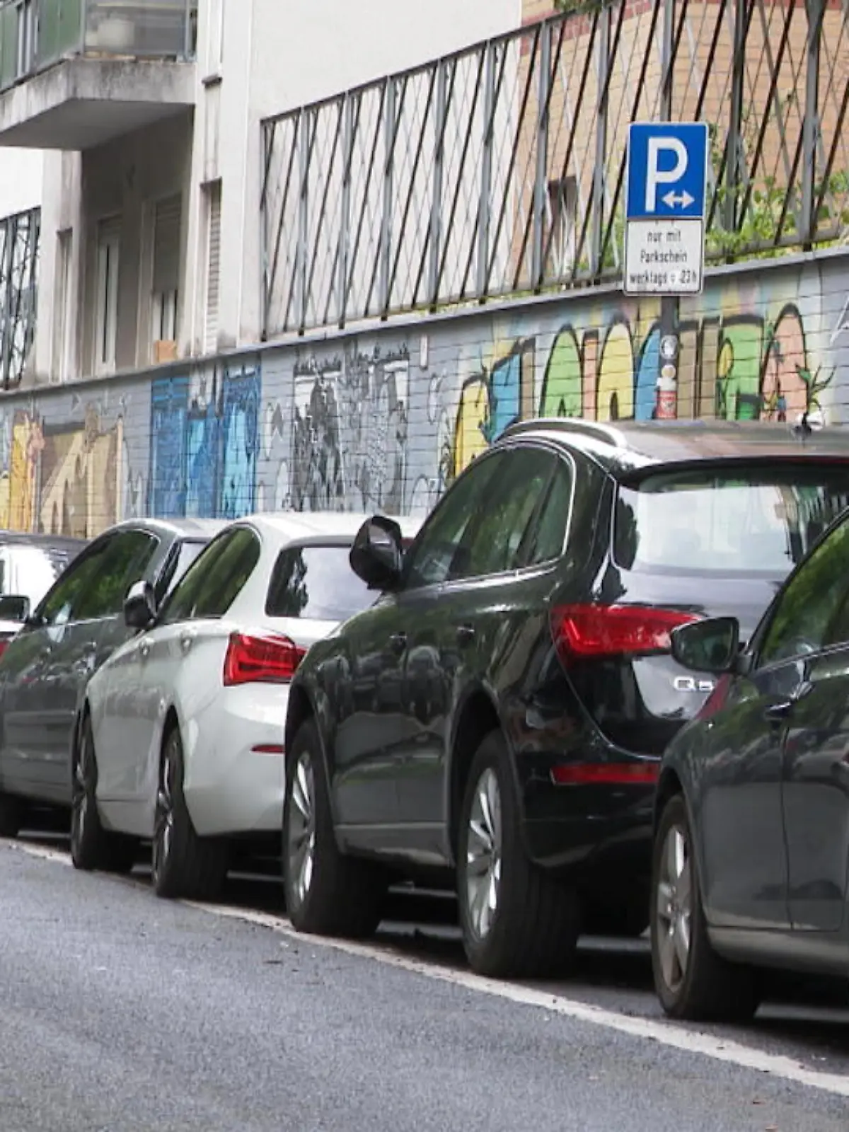 Die Stadt Köln will schon bald die Parkgebühren für Anwohner drastisch erhöhen. Die notorisch klamme Kommune bessert damit nicht nur ihre Finanzen auf. Offenbar sind Autofahrer in Köln nicht mehr erwünscht.