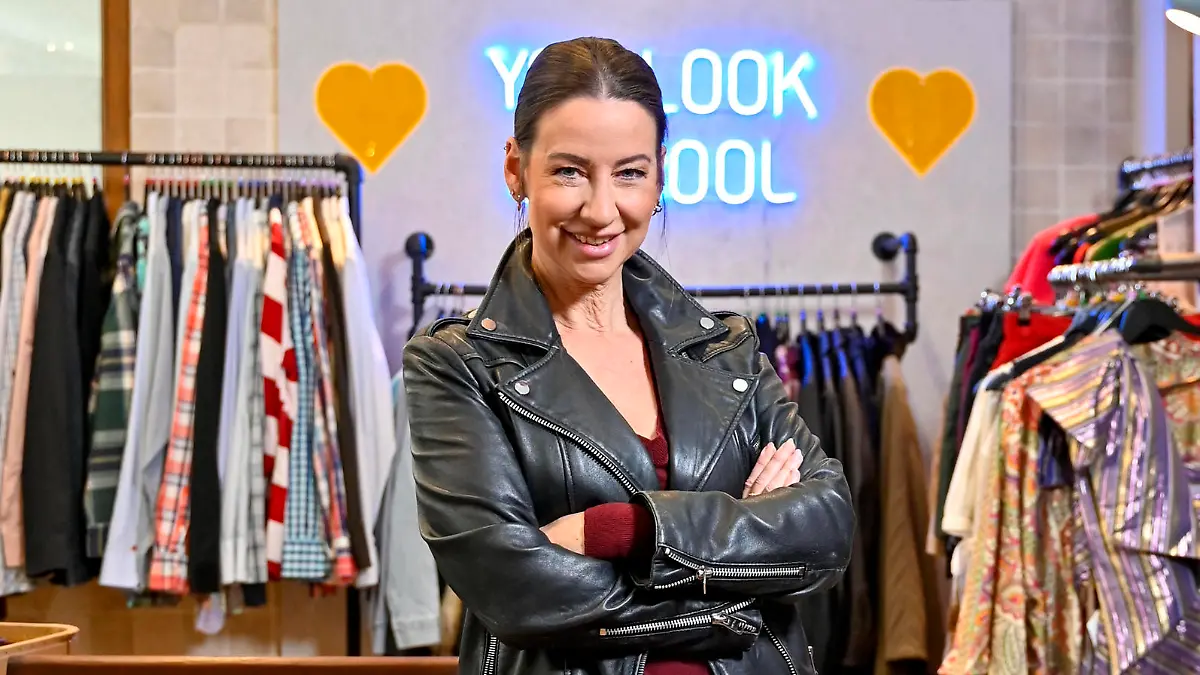 Isabell Hertel beim Fototermin am Set der RTL TV-Serie Unter uns im neuen Set Goethestraße in der Bismarckstraße. Köln, 10.05.2023 *** Isabell Hertel at the photo session on the set of the RTL TV series Unter uns in the new set Goethestraße in Bismarckstraße Cologne, 10 05 2023 Foto:xD.xAnoraganingrumx/xFuturexImage