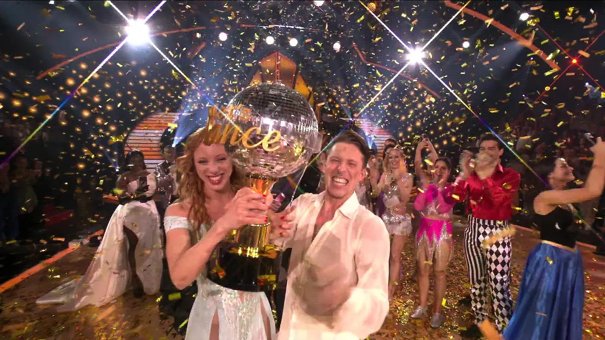 Da ist er, der Tanzpokal!