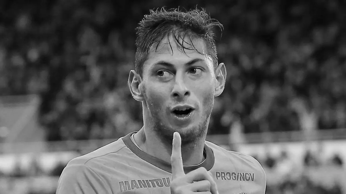 ARCHIV - 04.11.2018, Frankreich, Nantes: Emiliano Sala vom FC Nantes jubelt nach einem Treffer während eines Fußballspiels gegen EA Guingamp. (zu "Foto des toten Fußballers Sala im Netz: Zwei Festnahmen") Foto: David Vincent/AP/dpa +++ dpa-Bildfunk +++