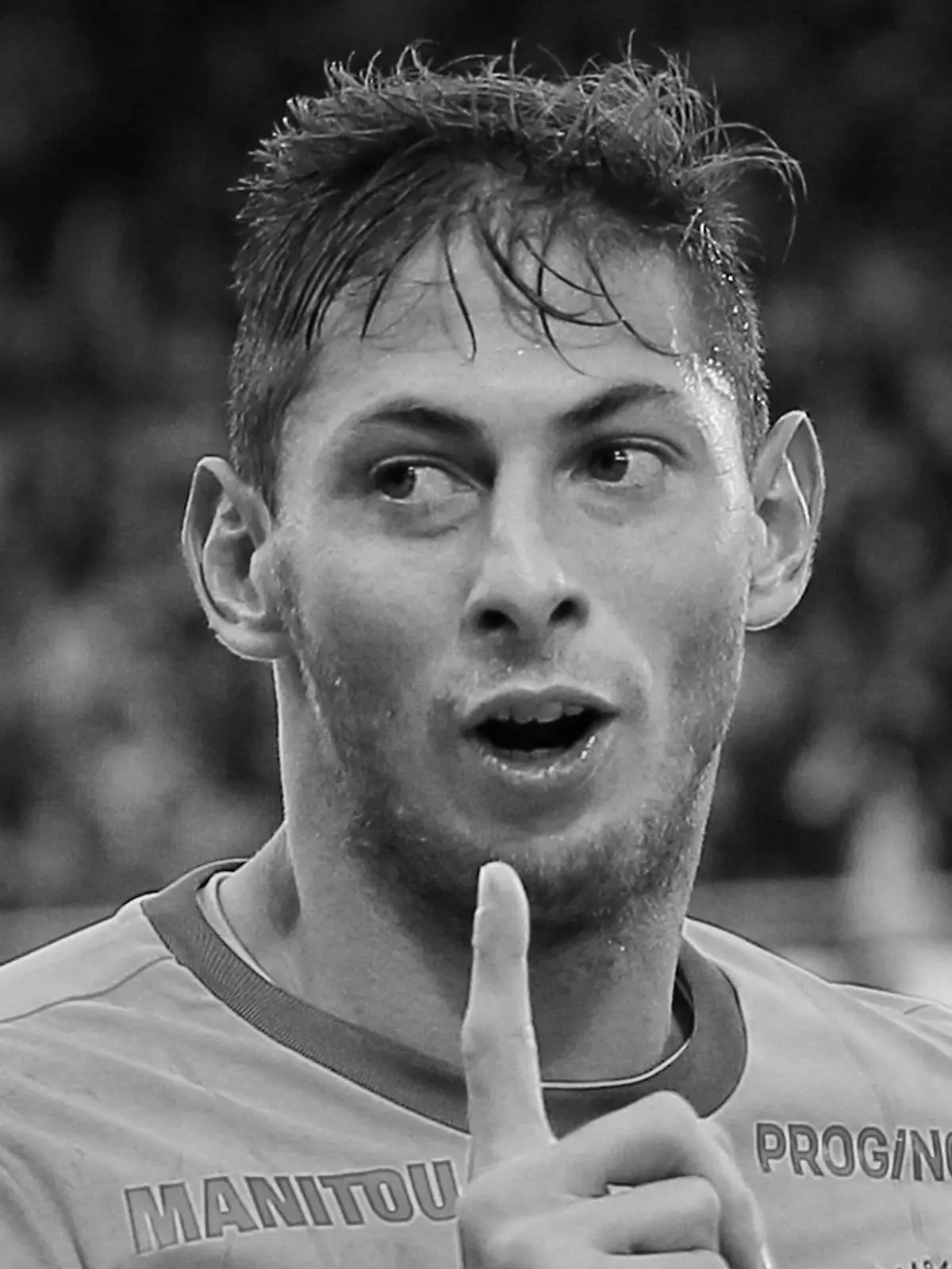 ARCHIV - 04.11.2018, Frankreich, Nantes: Emiliano Sala vom FC Nantes jubelt nach einem Treffer während eines Fußballspiels gegen EA Guingamp. (zu "Foto des toten Fußballers Sala im Netz: Zwei Festnahmen") Foto: David Vincent/AP/dpa +++ dpa-Bildfunk +++