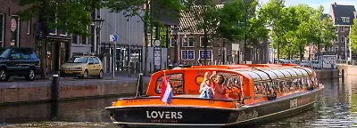 Auf Grachtenfahrt in Amsterdam