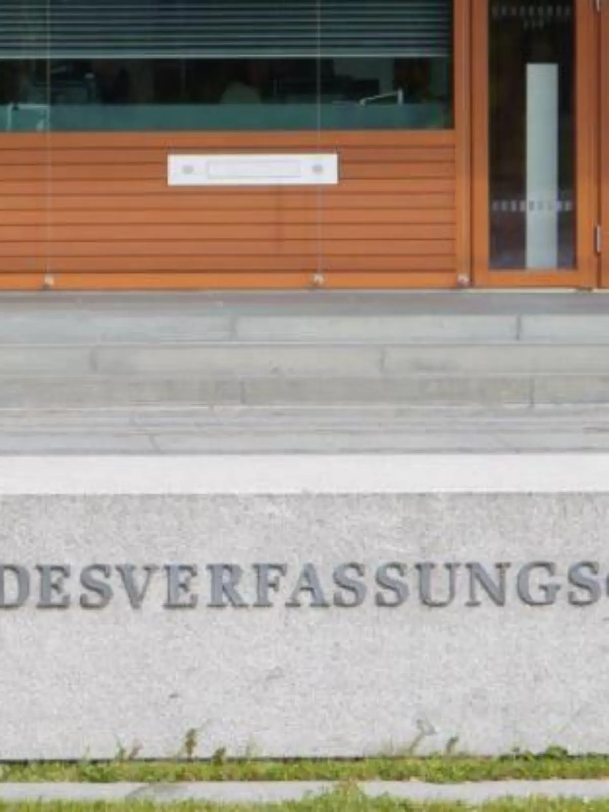 Der Tweet der letzten Generation zeigt die Verhaftung eines Aktivisten vor dem Bundesverfassungsgericht.