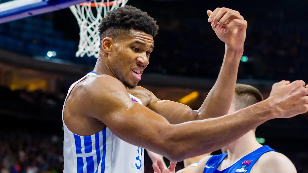 EuroBasket, Basketball EM, Griechenland - Tschechien MERCEDES-BENZ ARENA, BERLIN 11.09.2022 MISTRZOSTWA EUROPY W KOSZYKOWCE FIBA EUROBASKET 2022 1/8 FINALU ROUND OF 16 GRECJA - CZECHY GREECE - CZECH REPUBLIC NZ GIANNIS ANTETOKOUNMPO 34 Pawel Pietranik/Newspix.pl --- Newspix.pl PUBLICATIONxNOTxINxPOL PIETRANIK110922_101