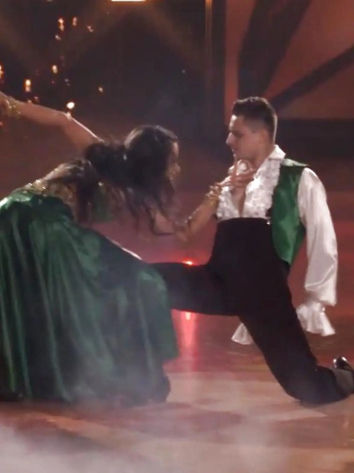 Malika Dzumaev und Zsolt Sándor Cseke hauen mit ihrem Freestyle zu "Das Schicksal" alle um