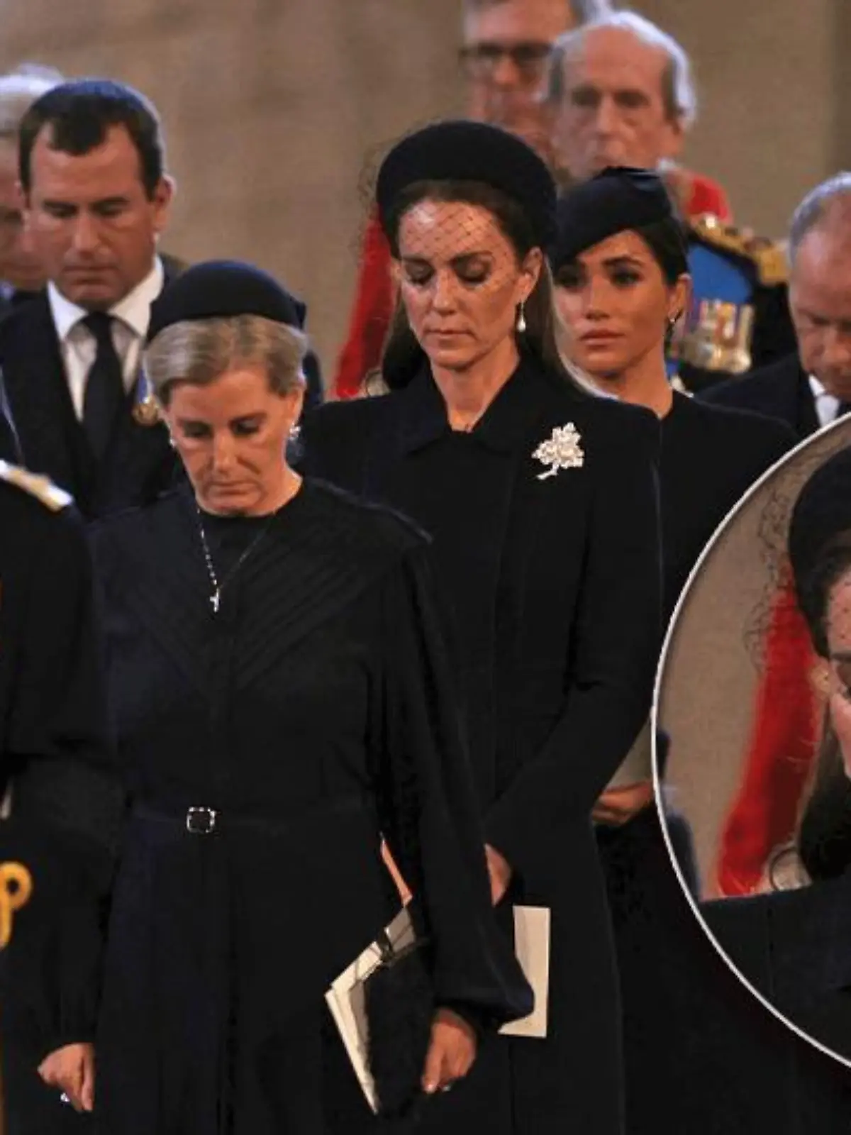 Herzogin Kate und Meghan trugen zur Prozession in der Westminster Hall zu Ehren der Queen Ohrringe, die ihnen viel bedeuten.