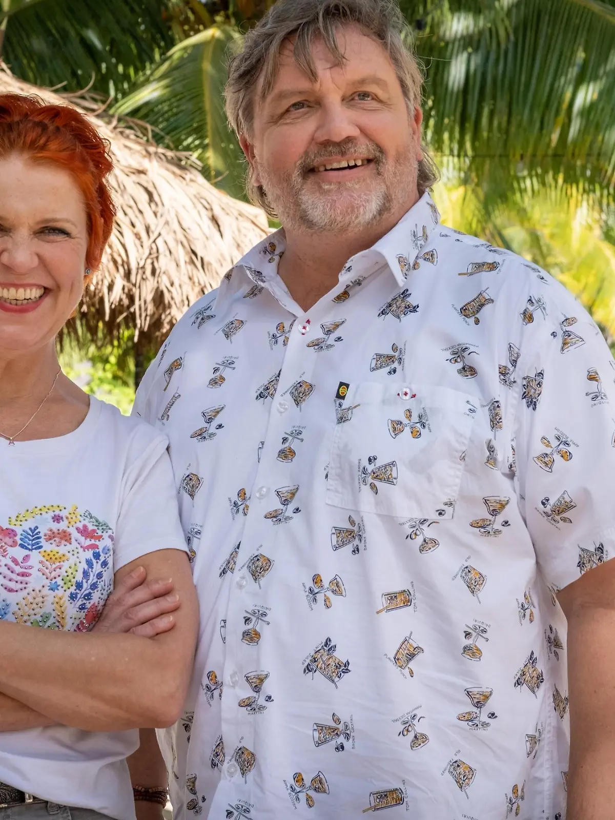 V.l.: Änne Burger (Cordula Stratman) und Edwin Öttel (Hape Kerkeling).

Die Verwendung des sendungsbezogenen Materials ist nur mit dem Hinweis und Verlinkung auf RTL+ gestattet.