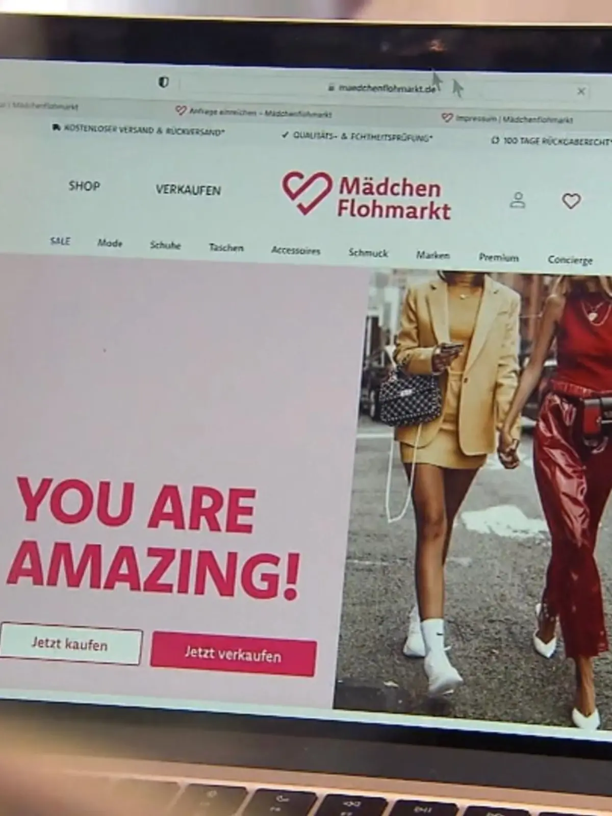 Gebrauchte Kleidung abfotografieren, hochladen und weiterverkaufen: Das Konzept des Second-Hand-Online-Shops Mädchenflohmarkt klingt eigentlich ganz einfach. Kauft jemand das gebrauchte Kleidungsstück, geht der Gewinn an den Verkäufer, abzüglich einer Provision, die die Plattform einbehält. So weit die Theorie. Doch die Praxis sieht ganz anders aus.