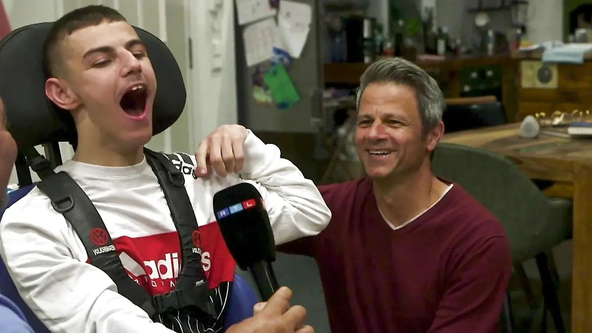 Jens Hajek organisiert einen Set-Besuch bei "Unter uns" und macht damit einen Fan ganz besonders glücklich
