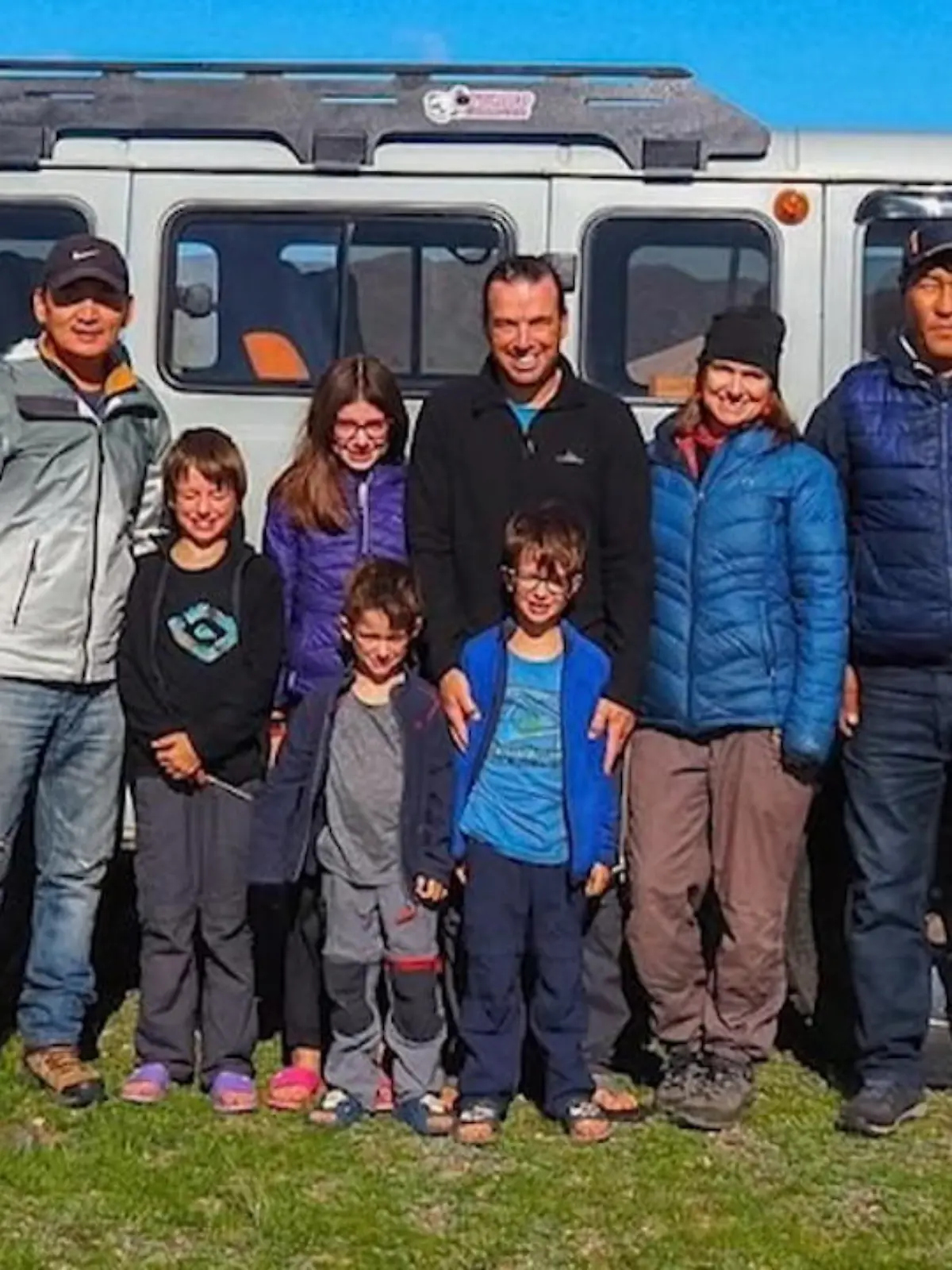 Diese Familie bereist die Welt - denn die 12-jährige Mia, der 7-jährige Colin und der 5-jährige Laurent werden in den nächsten Jahren erblinden. Der Grund dafür ist eine genetische Erkrankung, die im Laufe der Zeit zu Sehverlust führt.
