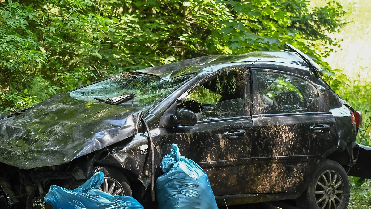 Ein mutmaßlicher Schleuser ist nach dem Autounfall auf der A6 in der Oberpfalz festgenommen worden.