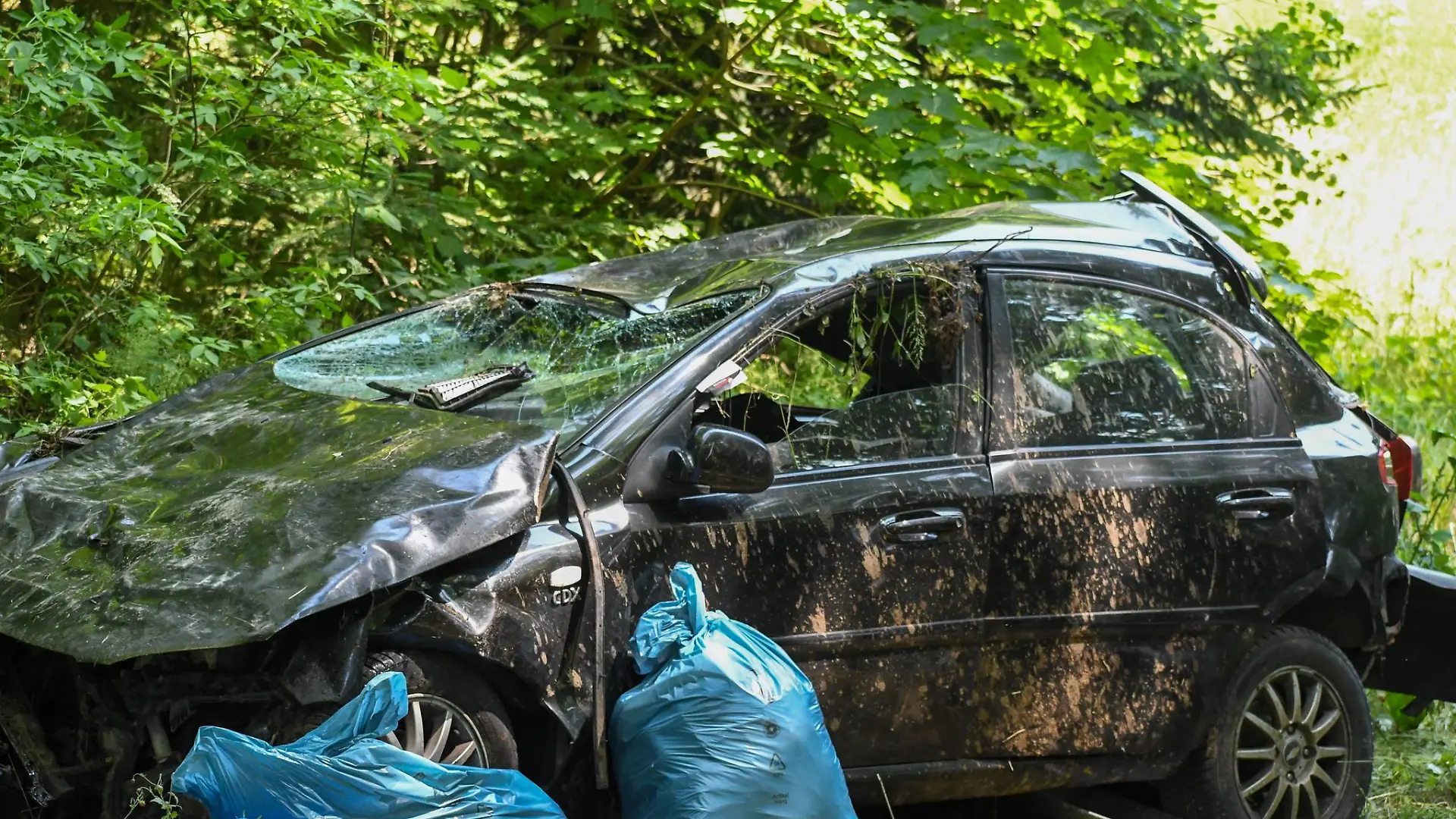 Ein mutmaßlicher Schleuser ist nach dem Autounfall auf der A6 in der Oberpfalz festgenommen worden.