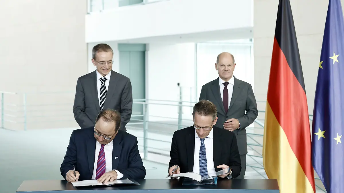 Bundeskanzler Scholz trifft Intel-Chef Gelsinger.