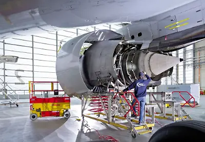 Offene Stellen für Fluggerätemechaniker checken