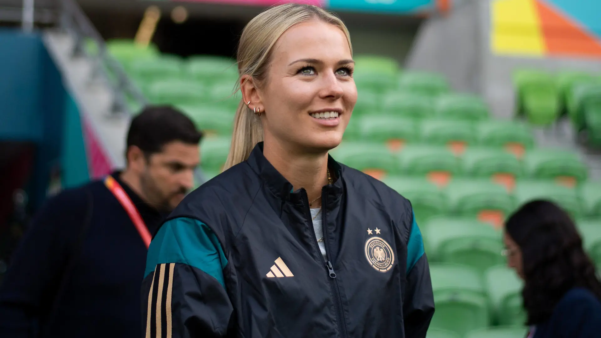 Merle Frohms Deutschland, 01 kommt aus dem Spielertunnel und betritt das Stadion vor Deutschland vs Marokko, AUS, MD-1 Platzbegehung Stadium Familiarization DFB Frauen Nationalmannschaft Deutschland, FIFA Frauen Fussball Weltmeisterschaft Australien 2023, 23.07.2023 AUS, MD-1 Platzbegehung Stadium Familiarization DFB Frauen Nationalmannschaft Deutschland, FIFA Frauen Fussball Weltmeisterschaft Australien 2023, 23.07.2023 Melbourne *** Merle Frohms Germany, 01 comes out of the players tunnel and enters the stadium before Germany vs Morocco, AUS, MD 1 pitch inspection Stadium Familiarization DFB Womens National Team Germany, FIFA Womens World Cup Australia 2023, 23 07 2023 AUS, MD 1 pitch inspection Stadium Familiarization DFB Womens National Team Germany, FIFA Womens World Cup Australia 2023, 23 07 2023 Melbourne Copyright: xEibner-Pressefoto/Memmlerx EP_MMR
