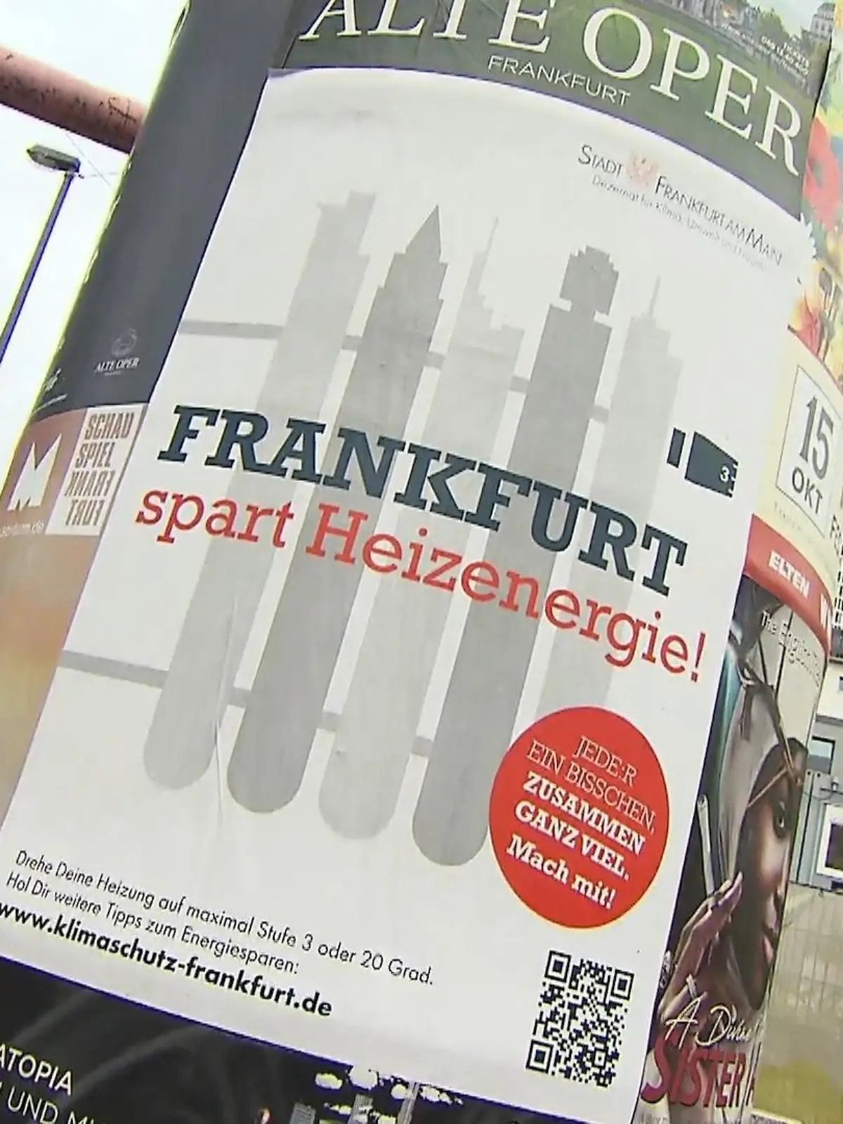 Auch wenn es manch einer nicht wahrhaben möchte – der wohl effektivste Weg zum Einsparen von Gas ist der Griff zum Thermostat. Sofern sich die Preise nicht runterregeln lassen, müssen eben die Temperaturen fallen. Die Stadt Frankfurt macht nun mit einer großaufgelegten Plakataktion darauf aufmerksam, wie wichtig der gemeinschaftliche Spargedanke ist. Aber bringt das wirklich etwas?