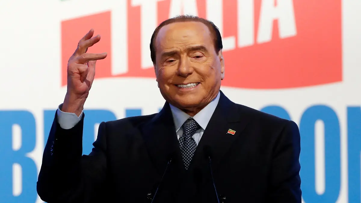 FILE PHOTO: Former Italian Prime Minister and leader of the Forza Italia (Go Italy!) party Silvio Berlusconi attends a rally in Rome, Italy, April 9, 2022. REUTERS/Remo Casilli/File Photo