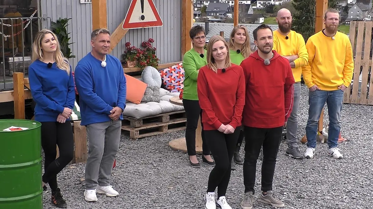 Die vier Kandidaten-Teams der neuen RTL-Docutainment-Show "Wettkampf in 4 Wänden - Die ultimative Bau-Challenge"