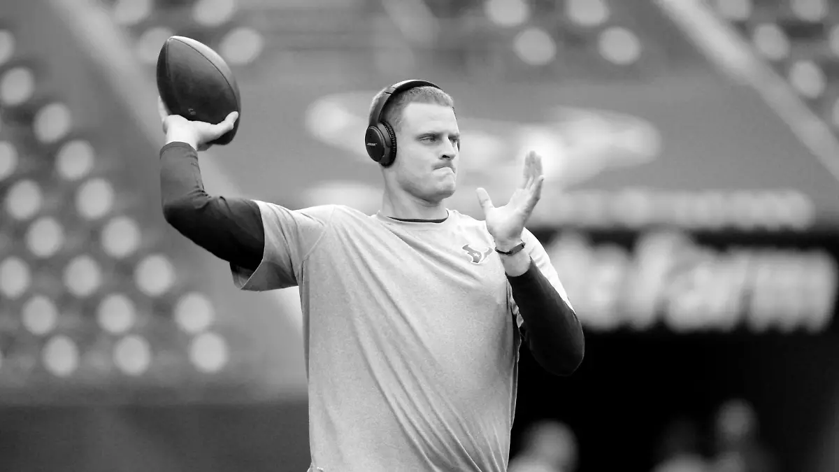 SEP 13 2015: Houston Texans quarterback Ryan Mallett (15) reaches back to throw downfield during warmups prior to the NFL American Football Herren USA regular season opener between the Houston Texans and the Kansas City Chiefs from NRG Stadium in Houston, TX. Credit image: NFL 2015: Chiefs vs Texans SEP 13  - ZUMAc04_