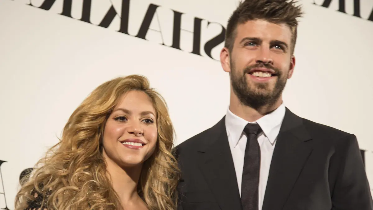 Singer Shakira presents in Barcelona, along with her boyfriend, FC Barcelona player Gerard Pique, the new album - Shakira on the Barcelona hotel Vela. PUBLICATIONxINxGERxSUIxAUTxHUNxONLY

Singer Shakira presents in Barcelona along with her Boyfriend FC Barcelona Player Gerard Pique The New Album Shakira ON The Barcelona Hotel Vela PUBLICATIONxINxGERxSUIxAUTxHUNxONLY  