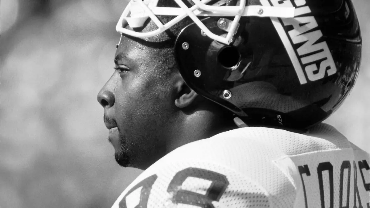 US PRESSWIRE Sports Archive-Historical Oct 23, 1988 Atlanta, GA, USA FILE PHOTO New York Giants linebacker Johnie Cooks 98 on the sideline against the Atlanta Falcons at Fulton County Stadium. Atlanta Georgia UNITED STATES, EDITORIAL USE ONLY PUBLICATIONxINxGERxSUIxAUTxONLY Copyright: xMannyxRubio-USAxTODAYxSportsx 5633444