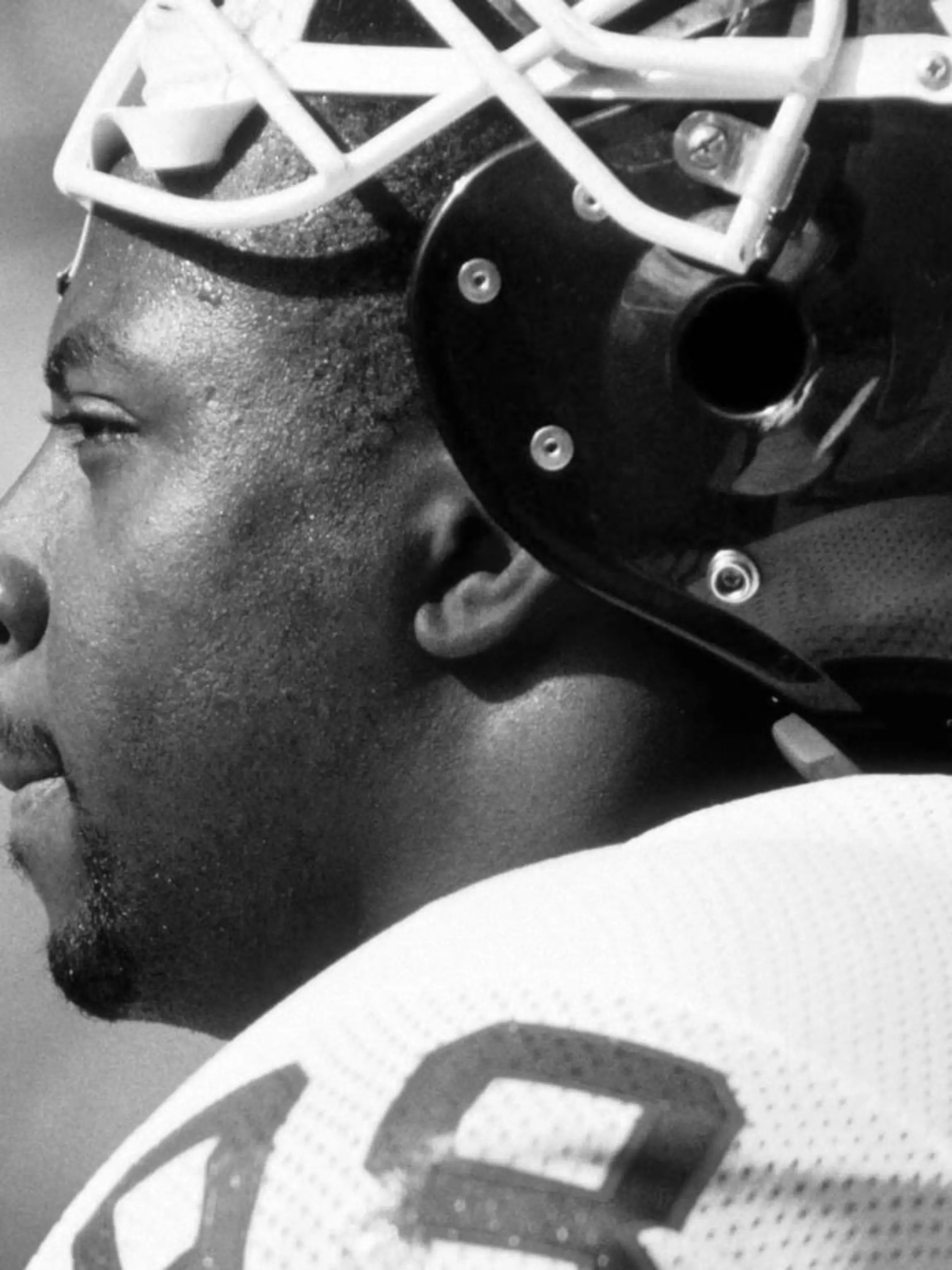 US PRESSWIRE Sports Archive-Historical Oct 23, 1988 Atlanta, GA, USA FILE PHOTO New York Giants linebacker Johnie Cooks 98 on the sideline against the Atlanta Falcons at Fulton County Stadium. Atlanta Georgia UNITED STATES, EDITORIAL USE ONLY PUBLICATIONxINxGERxSUIxAUTxONLY Copyright: xMannyxRubio-USAxTODAYxSportsx 5633444