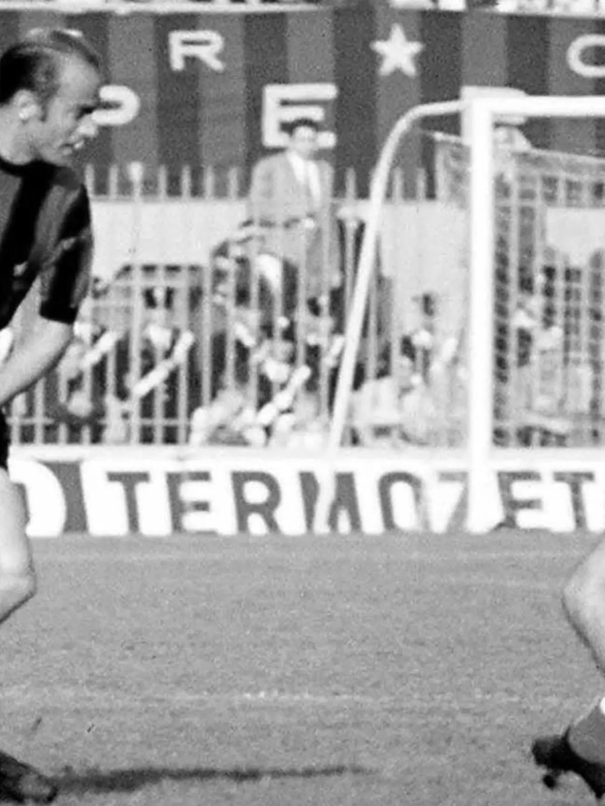 Bildnummer: 00512887  Datum: 16.03.1969  Copyright: imago/Buzzi
Luis Suarez (Inter, li.) tunnelt seinen Gegenspieler; Vneg, quer, Zweikampf, Duell, Ball, tunneln, Serie A 1968/1969, 1. Italienische Liga, Internazionale Mailand Mailand Stadio Giuseppe Meazza, San Siro Dynamik,  Fußball   Herren Mannschaft Italien Gruppenbild Aktion Personen