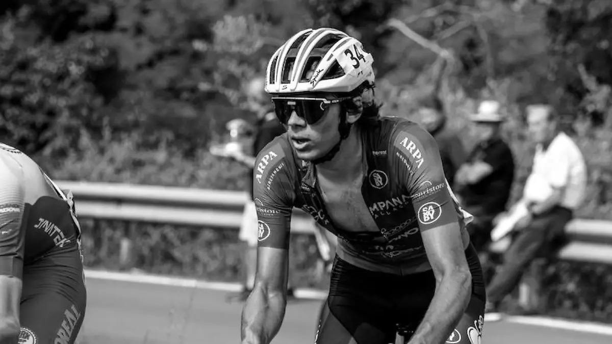 Der 17-jährige Rennradfahrer Jacopo Venzo aus Italien ist nach einem Sturz an seinen Verletzungen gestorben.