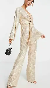 Pailletten-Jumpsuit in Gold mit Binde-Design von Style Cheat