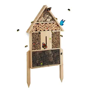 Stehendes Insektenhotel für Beete oder Rasen