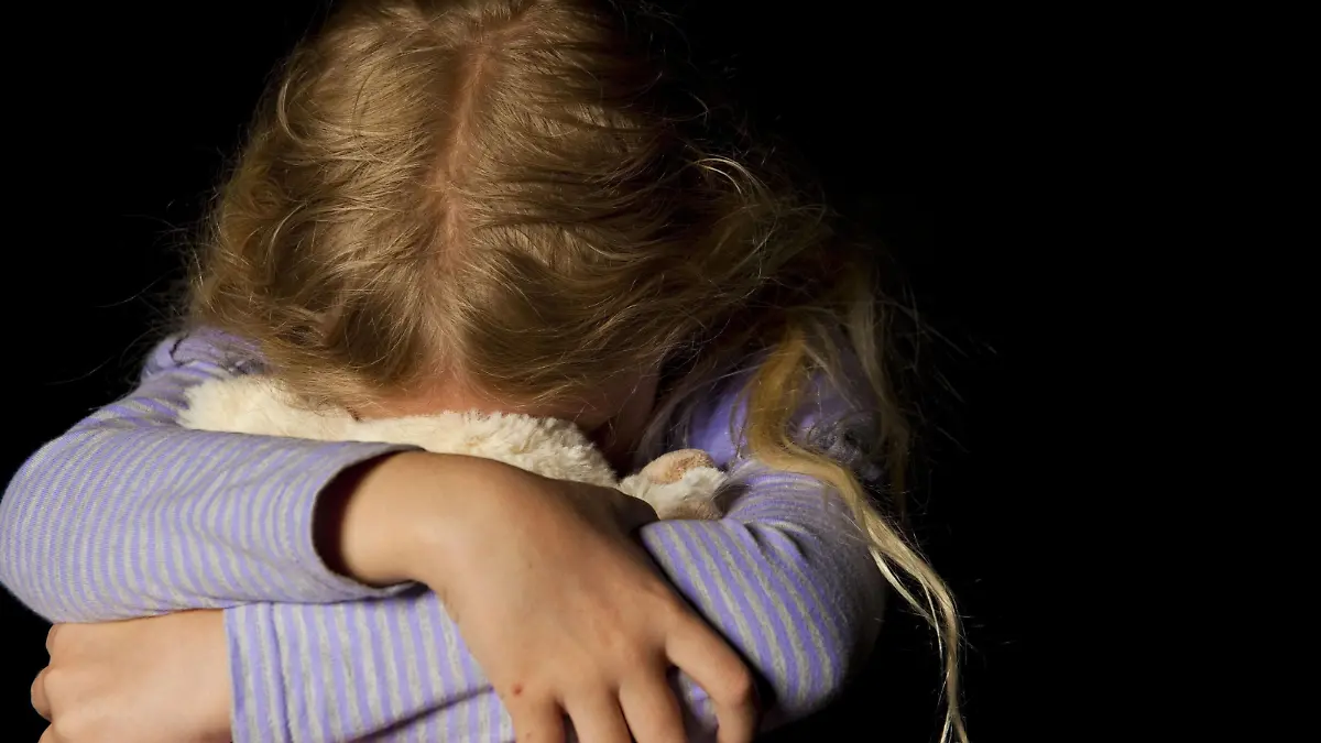 Mädchen kauert, Symbolbild Kindesmissbrauch - symbolic for child assault BLWX095907 Copyright: xblickwinkel/McPhotox/FotoxBegsteigerx

Girl cowers Symbol image Child abuse symbolic for Child Assault  Copyright xblickwinkel McPHOTOx FotoxBegsteigerx  