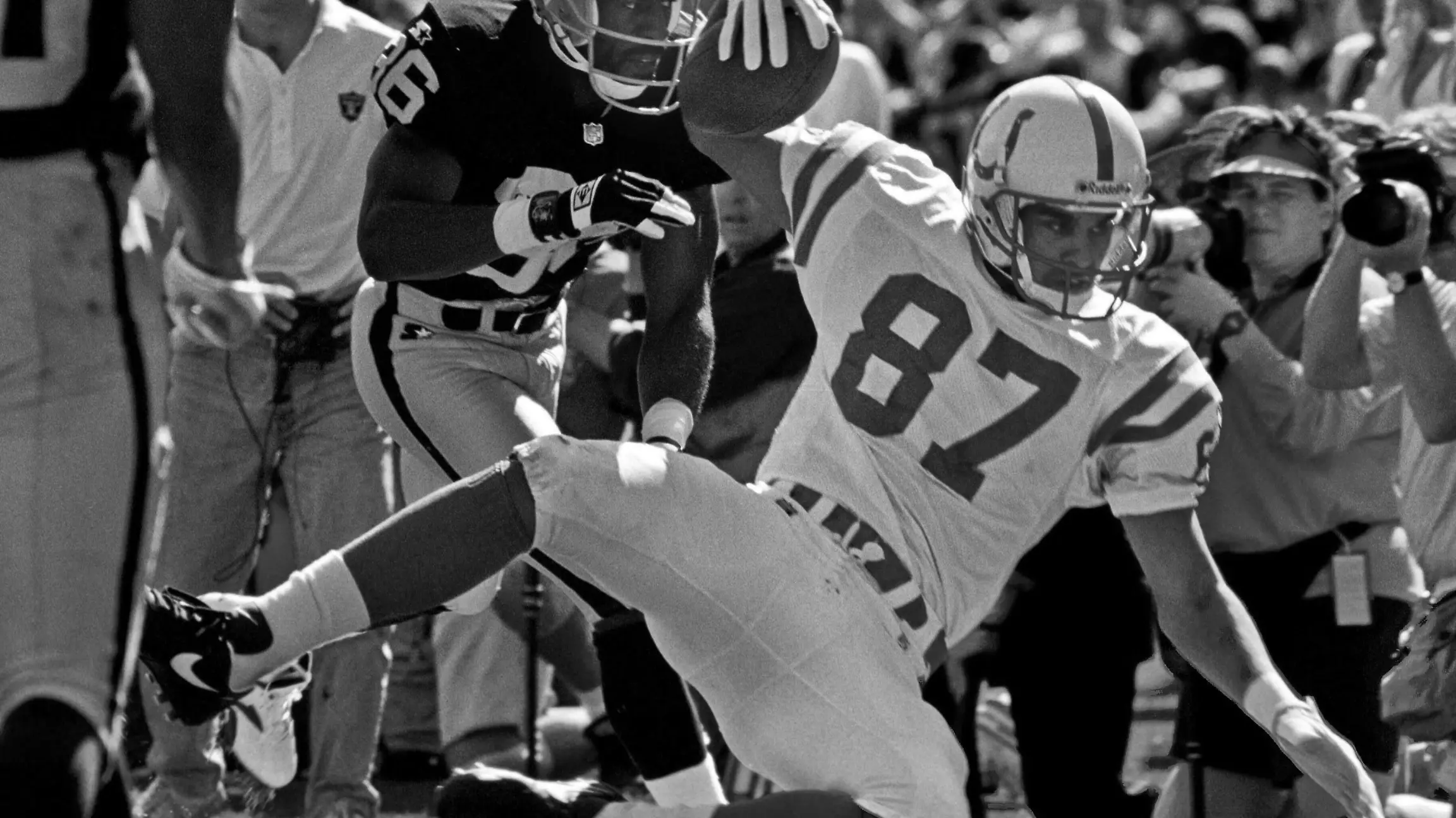 October 22, 1995 - Oakland, California, U.S - Oakland Raiders vs. Indianapolis Colts at Oakland Alameda County Coliseum Sunday, October 22, 1995. Raiders beat Colts 30-17. Indianapolis Colts wide receiver Sean Dawkins NFL American Football Herren USA 1995: Raiders 30:17 Colts  - ZUMAg52_ 19951022_zap_g52_002 Copyright: xAlxGolubx