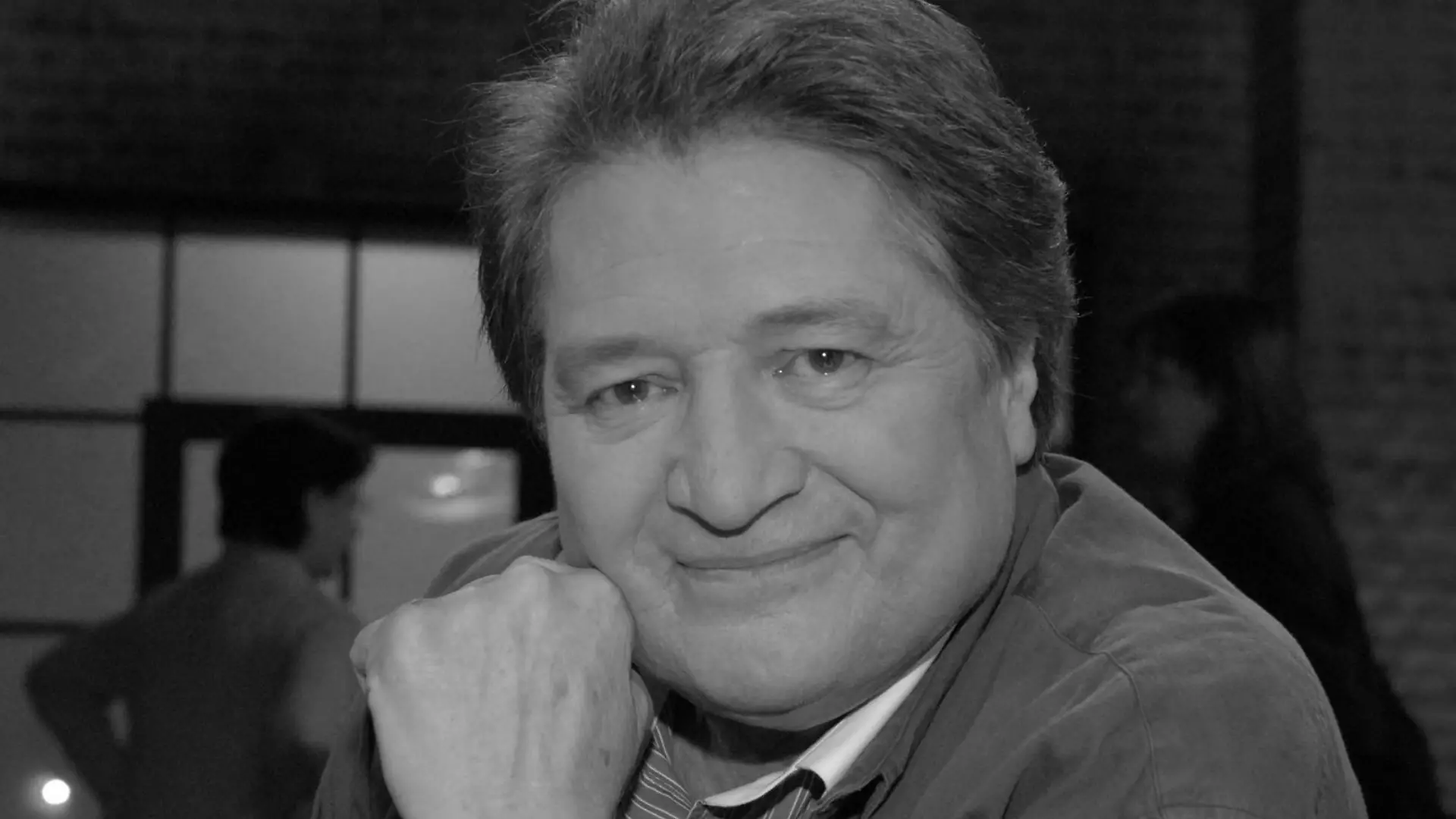 Christian Quadflieg Der Sohn von Will Quadflieg machte sich nach mehreren Theaterengagements in den 1970er Jahren selbstständig und war fortan auch im Fernsehen sehr präsent unter anderem dank der Serien Der Landarzt und V ater wider Willen . Bewusst hat er sich in letzter Zeit jedoch rar gemacht und widmet sich heute verstärkt seinen literarisch-musikalischen Abenden und seiner Hörbuch-Arbeit Fernsehen am 07.12.2007