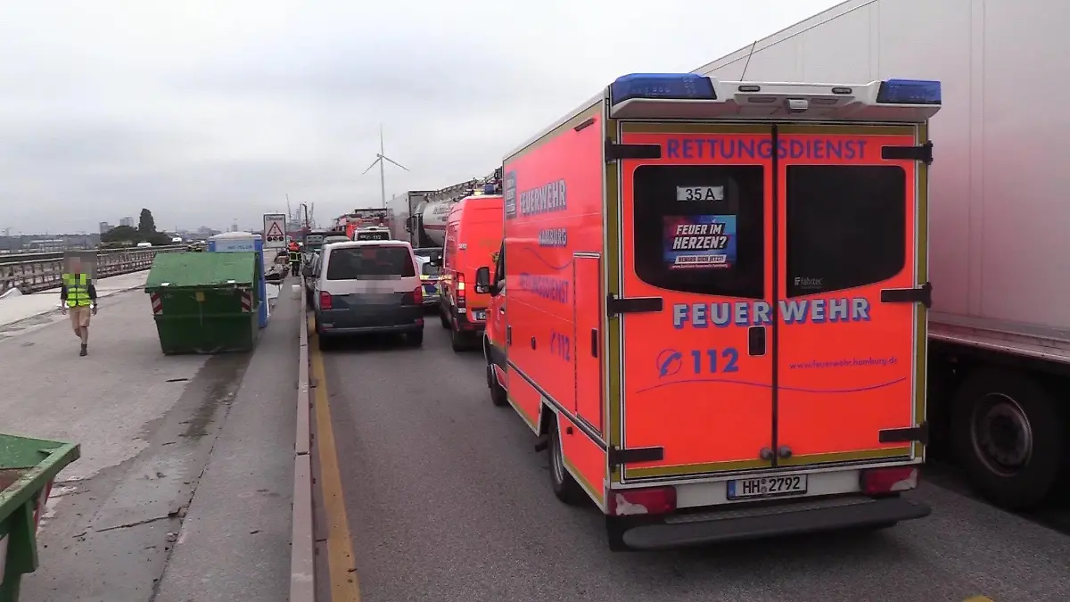 Tödlicher Verkehrsunfall auf der A 7 in Hamburg: Jetzt sucht die Polizei Zeugen.