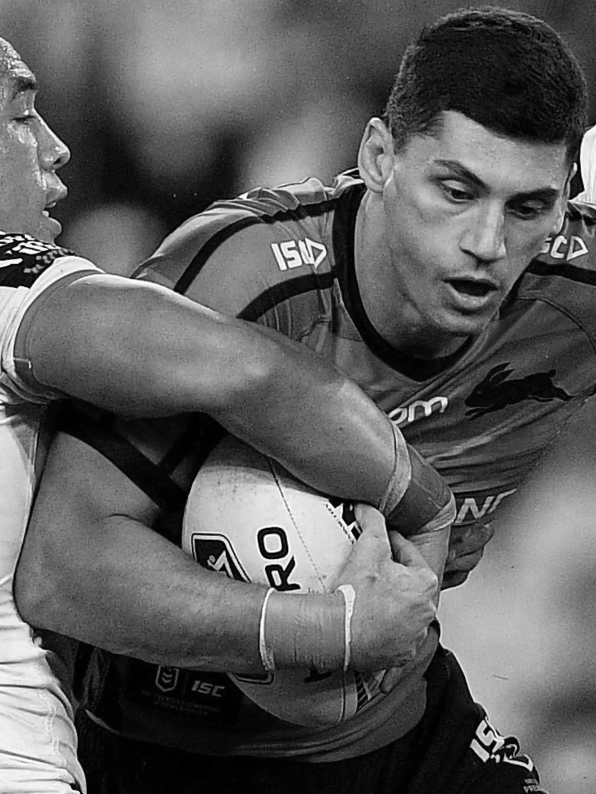 NRL RABBITOHS DRAGONS, Kyle Turner of the Rabbitohs is tackled by Tyson Frizell (left) and Cameron McInnes of the Dragons during the Round 19 NRL match between the South Sydney Rabbitohs and the St George Illawarra Dragons at ANZ Stadium in Sydney, Friday, July 26, 2019. ( !ACHTUNG: NUR REDAKTIONELLE NUTZUNG, KEINE ARCHIVIERUNG UND KEINE BUCHNUTZUNG! SYDNEY NSW AUSTRALIA PUBLICATIONxINxGERxSUIxAUTxONLY Copyright: xDANxHIMBRECHTSx 20190726001410657307  